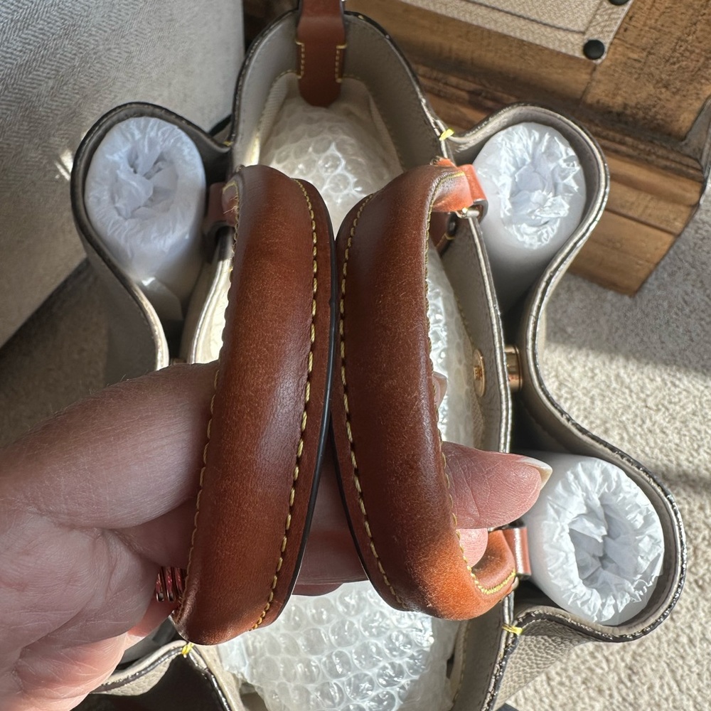 SOLD - Dooney Pebbled Grain Barlow bag- Taupe - Picture 5 of 15
